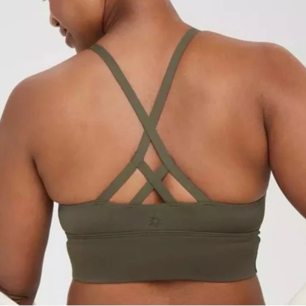 NWT Offline By Aerie Medium Support Padded (Removable) Sports Bra Green Size M - Picture 2 of 3